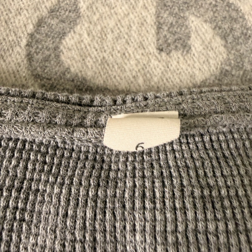 lululemon Love Crew lll Waffle - Heathered Gray Top, 6 - Picture 3 of 7